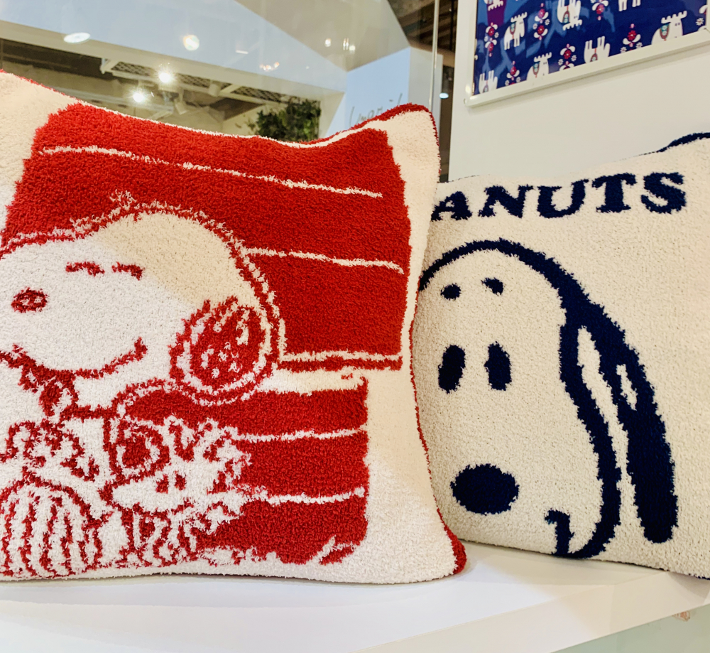 スヌーピー クッションカバー Billboard Place 新潟ファッションビル万代ビルボードプレイス スヌーピー クッションカバー Billboard Place 新潟ファッションビル万代ビルボードプレイス