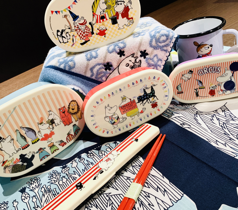 ムーミン 4pランチボックス Billboard Place 新潟ファッションビル万代ビルボードプレイス ムーミン 4pランチボックス Billboard Place 新潟ファッションビル万代ビルボードプレイス