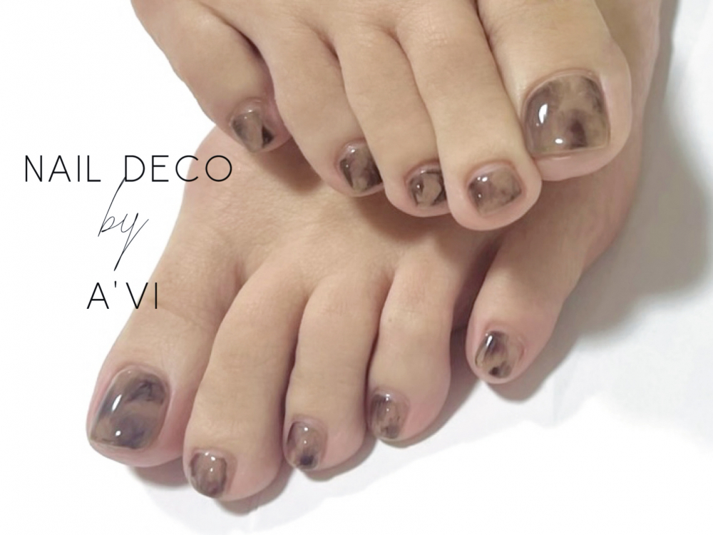 今の時期こそフットネイル♪