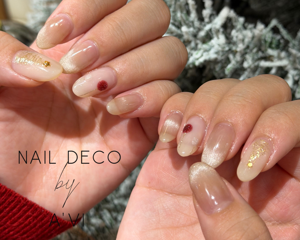 キラキラが可愛い♪大人のクリスマスネイル