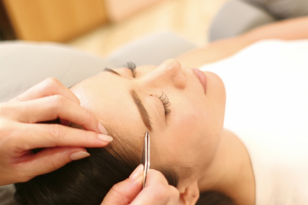 【10日間限定】メンズOK!美眉スタイリング+爪磨き付 誰でも¥6050→¥4950