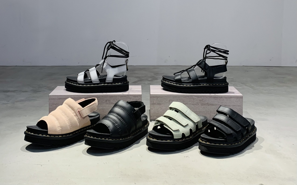 春夏にピッタリなサンダルのご紹介♪