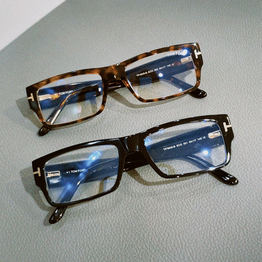 【TOM FORD】ワイドなスクウェアフレーム”TF5835”のご紹介です!