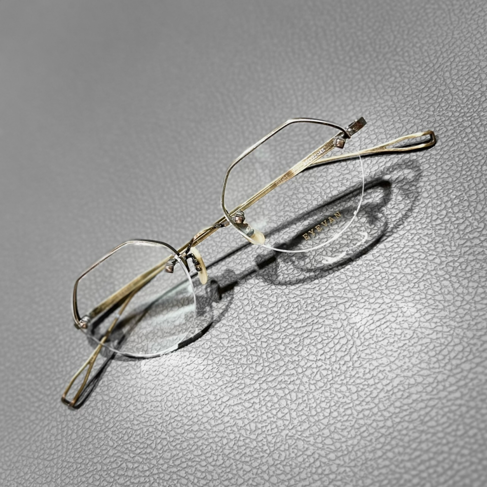 EYEVANより新作「BRIGHT」のご紹介になります。