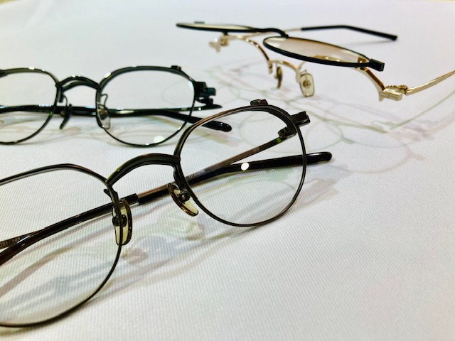 【 999.9 (フォーナインズ)】メタル跳ね上げタイプ ” S-400T “の紹介です。