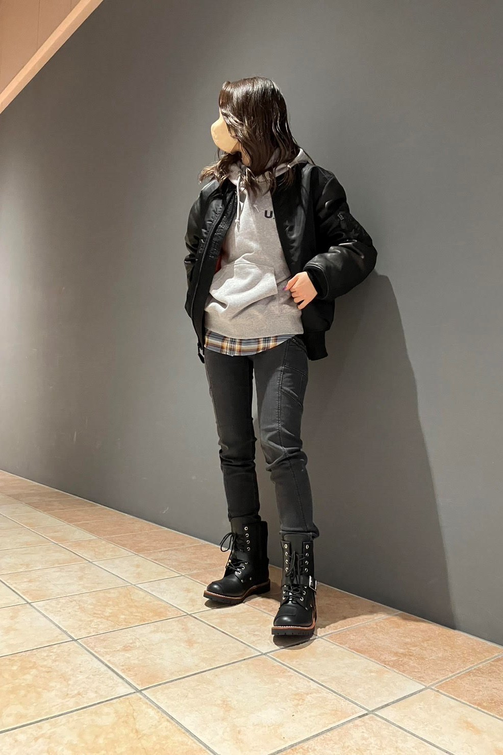 【AVIREX】革ジャン×ブーツでも親しみやすい印象な理由とは?