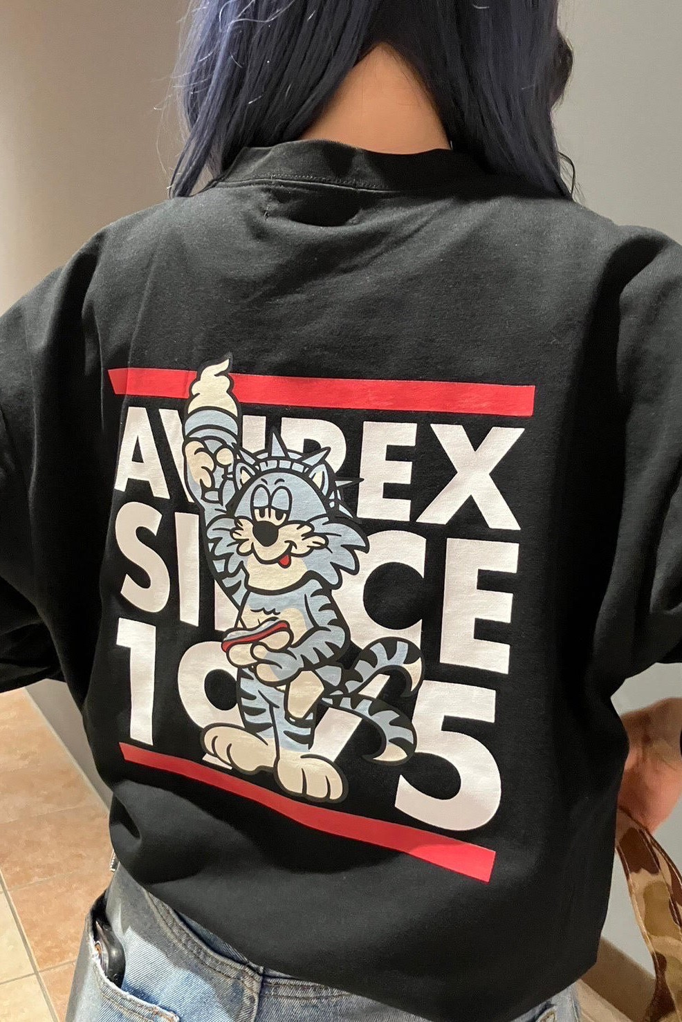 【AVIREX】背中で茶目っ気を演出するならトムキャットがイチバン!