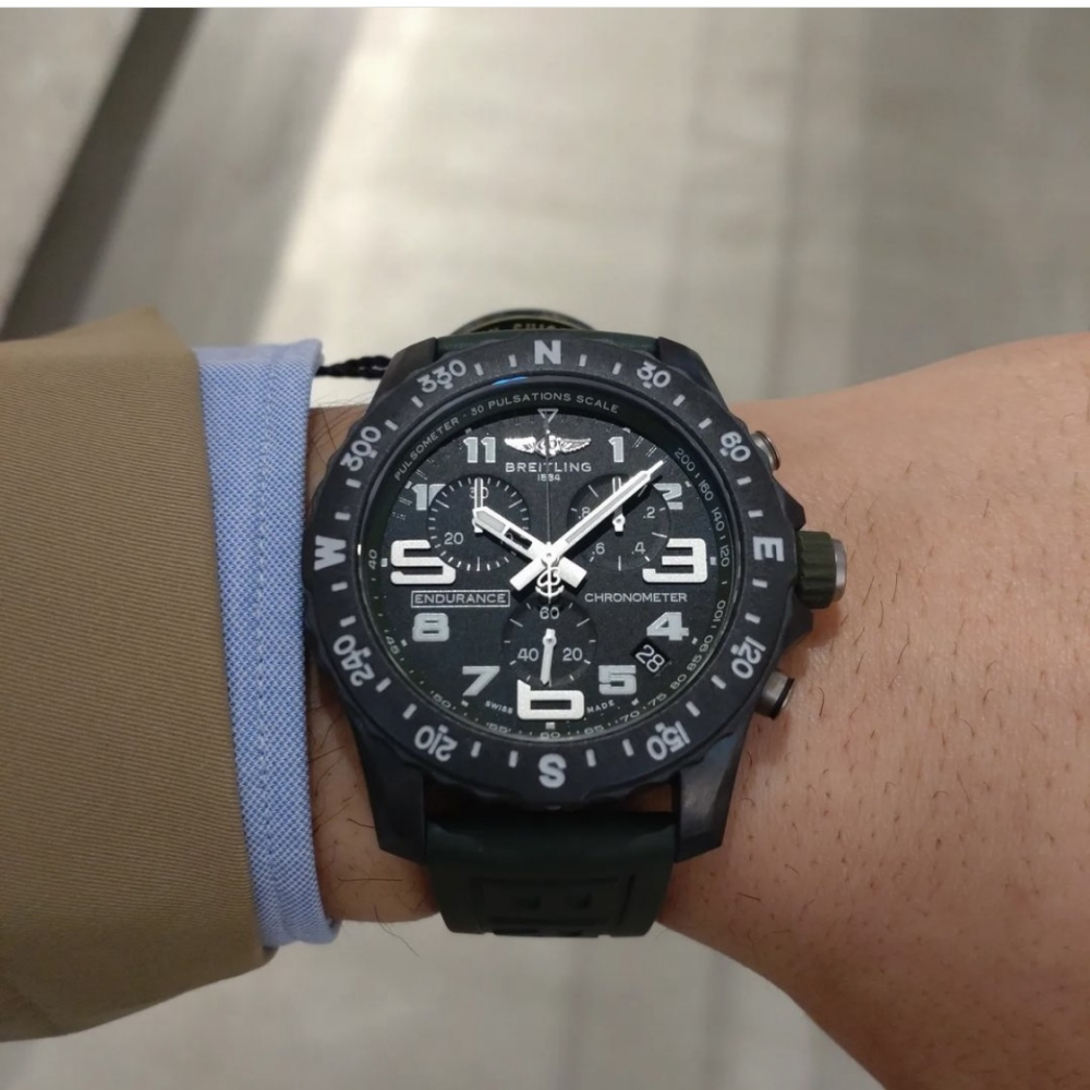 【BREITLING】 エンデュランスプロのミリタリーな雰囲気満点のグリーンが入荷!