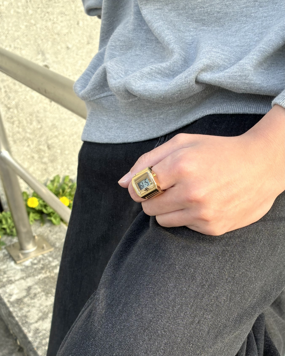 adidas 新作はレトロなリングウォッチ| AOST26036