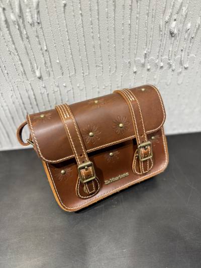 フェスシーズンにもピッタリな新作サッチェルバッグ♪