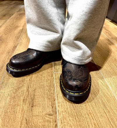 フェニックス柄の3ホールシューズが登場！