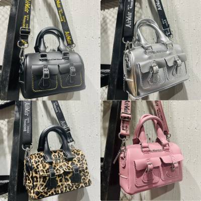 インパクト抜群のミニバッグのご紹介★