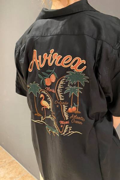 【AVIREX】柄シャツ×スポーティ