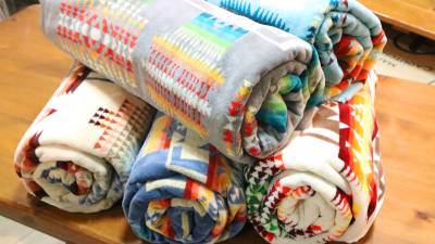 PENDLETONの人気のタオル地のブランケットが入荷しました！