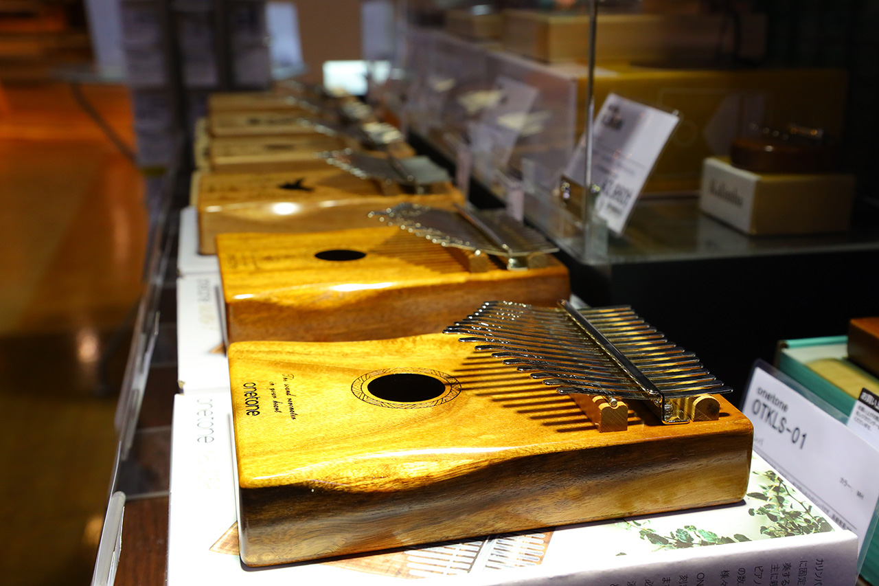 新しく楽器を始めるなら、話題の楽器「カリンバ」で決まり!!