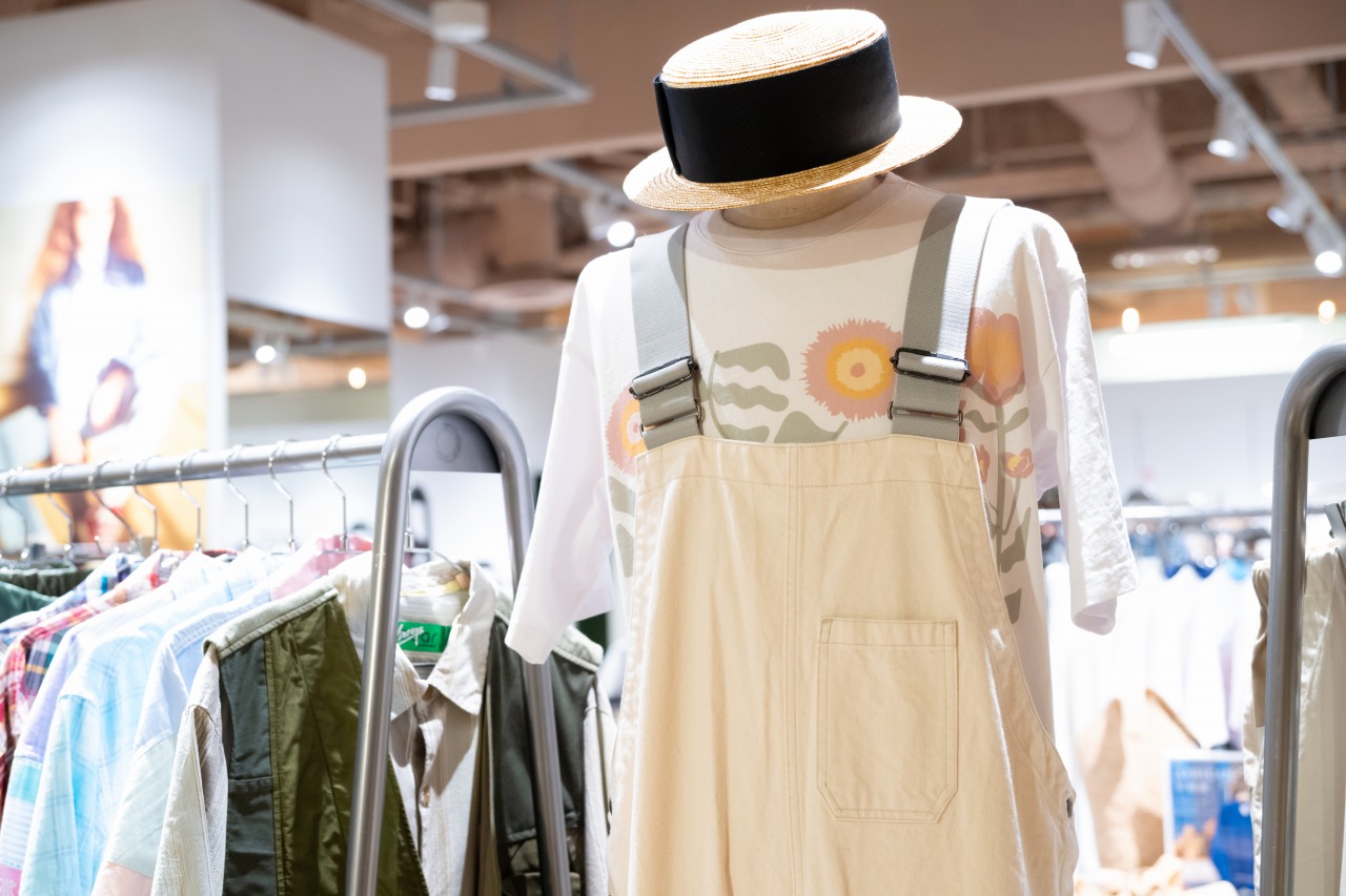 夏の注目はサロペット!今年らしいスタイリングを紹介