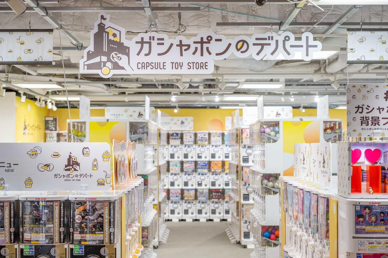 ガシャポンのデパート!? カプセルトイの大型専門店がオープン!